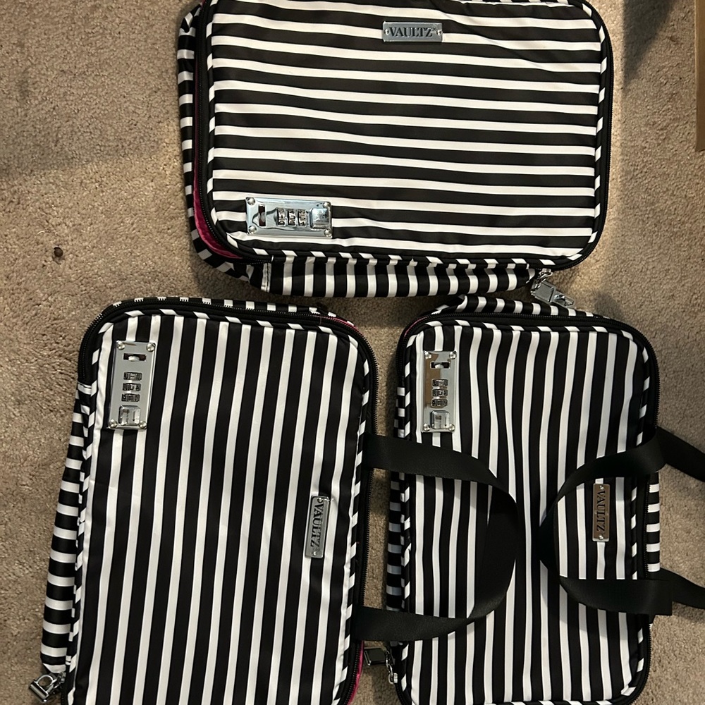 Random Purse Items! - Picture 2 of 2
